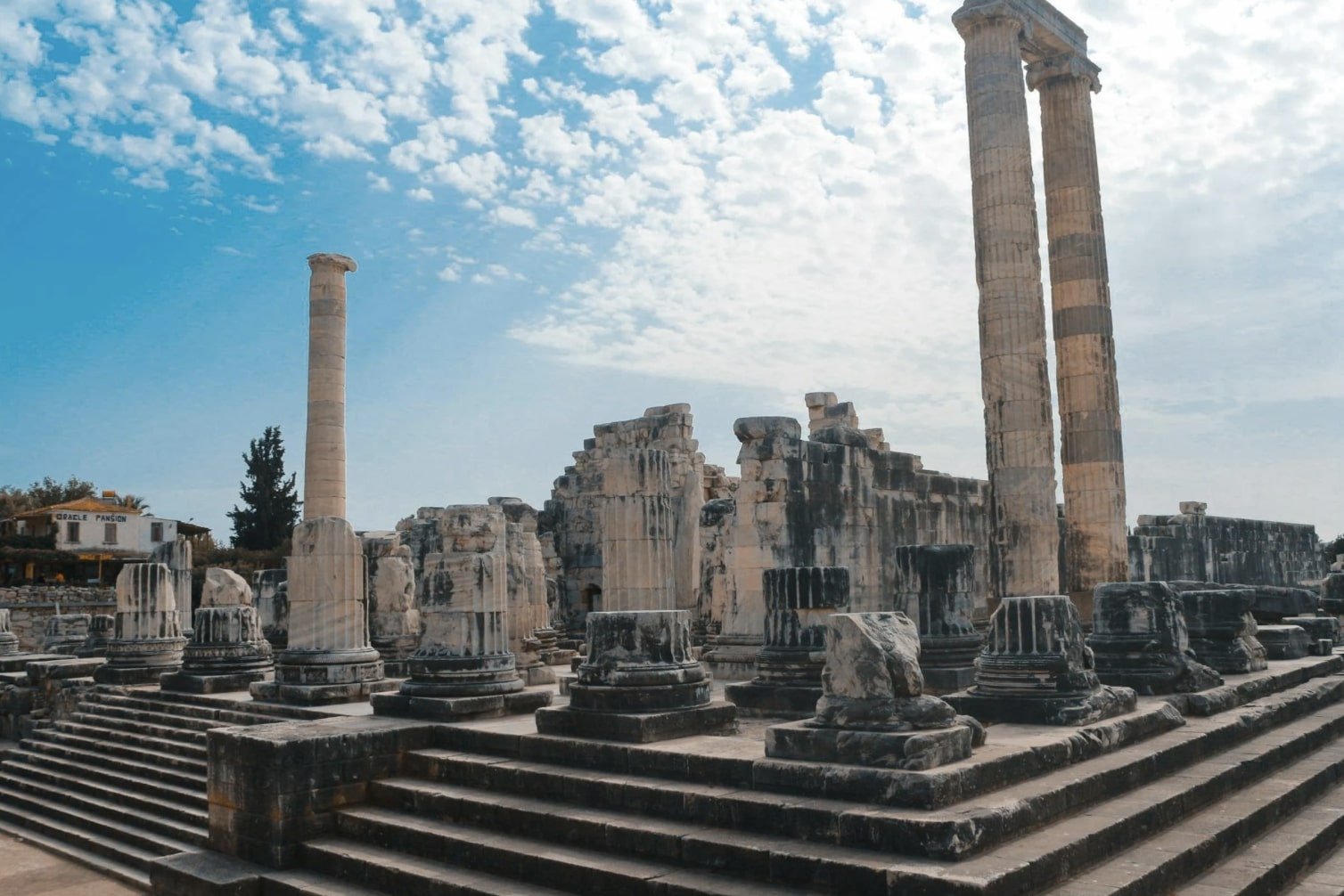 temple of apollo in delphi