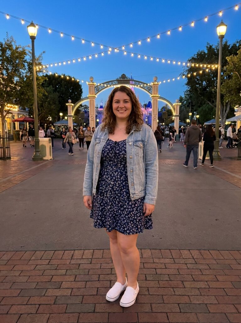 What To Wear In Disneyland In September: 10 Real Park Outfits